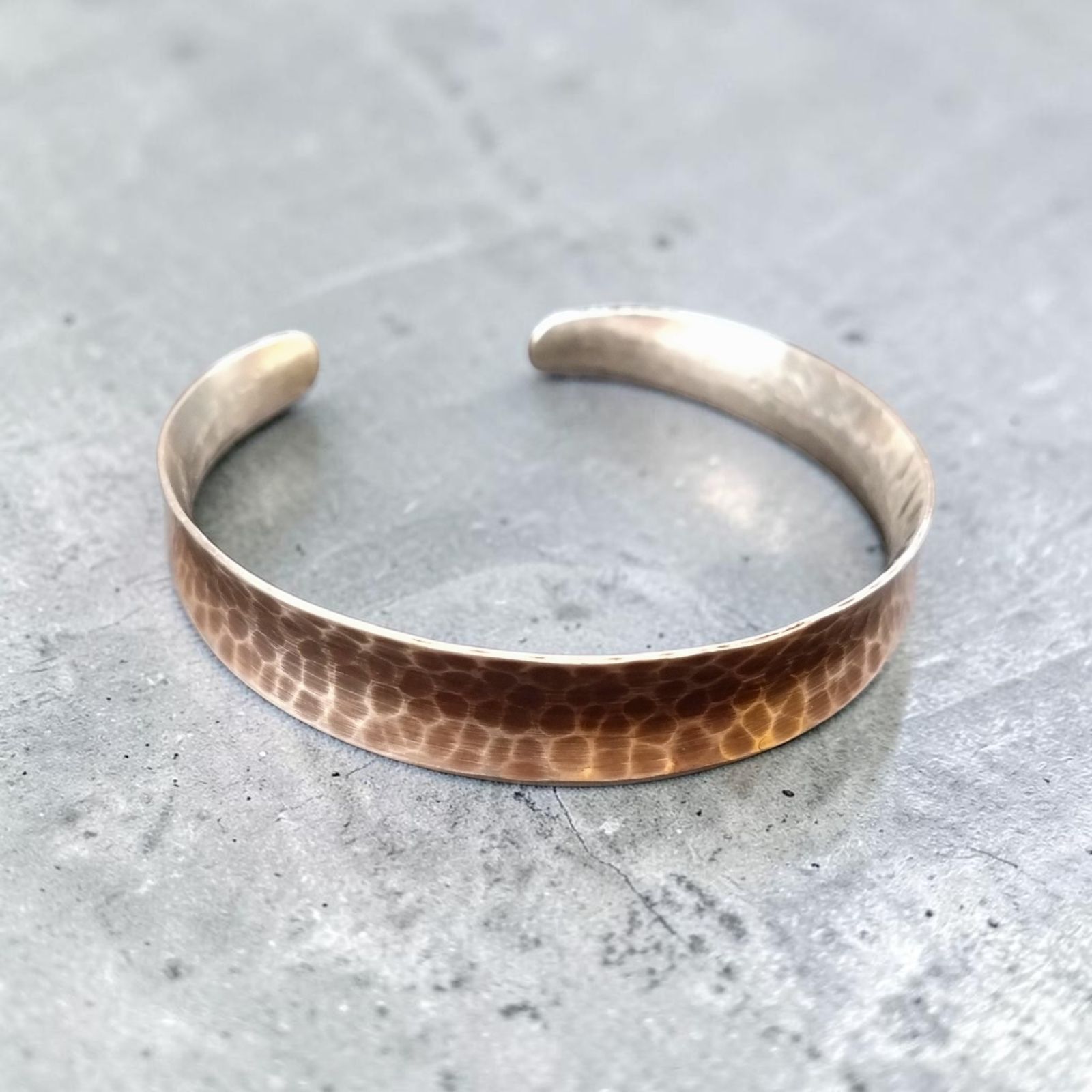 新品 カレンシルバー バングル ブレスレット ハンドメイド 槌目 シルバー 高純度 フリーサイズ 11g 幅1.1cm