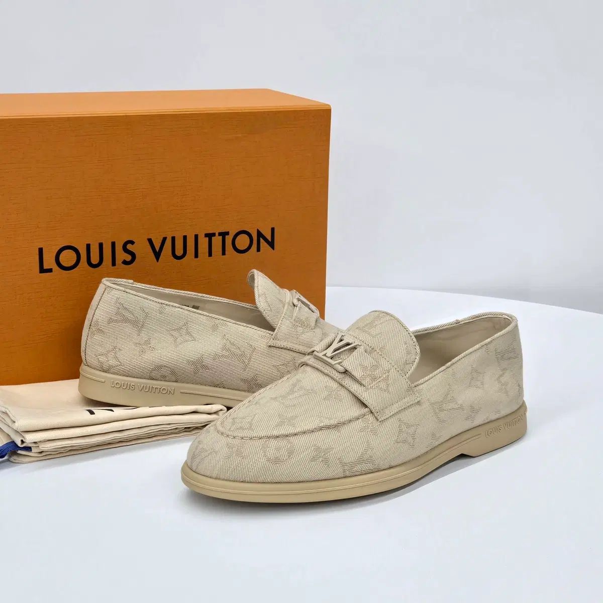 ルイヴィトン LV モノグラム ステイト ローファー 靴 6 / 900 000 95,241円