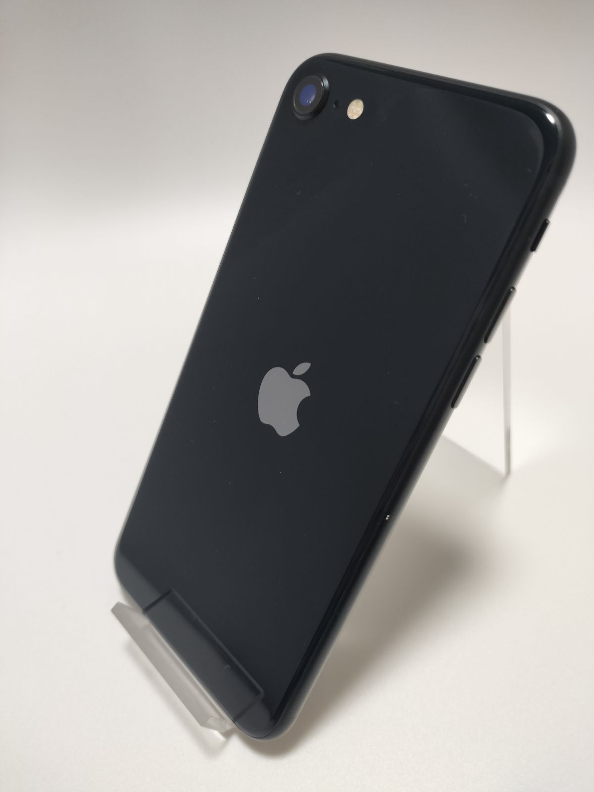 iPhoneSE3 64GB SIMフリー新品バッテリー100% 整備保証付き 本体 中古 ミッドナイト 目立った傷や汚れなし