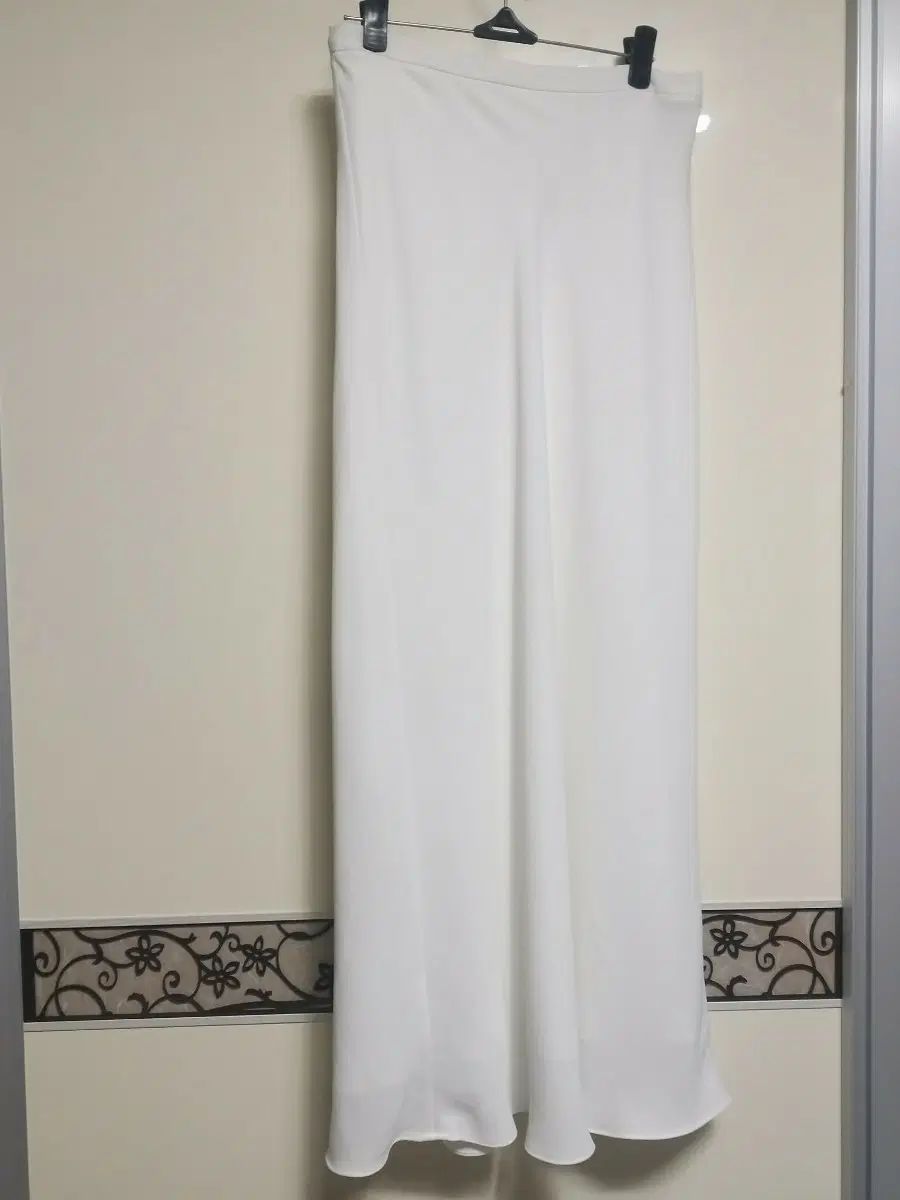 ORR オル 白 ロング丈スカート 10,951円