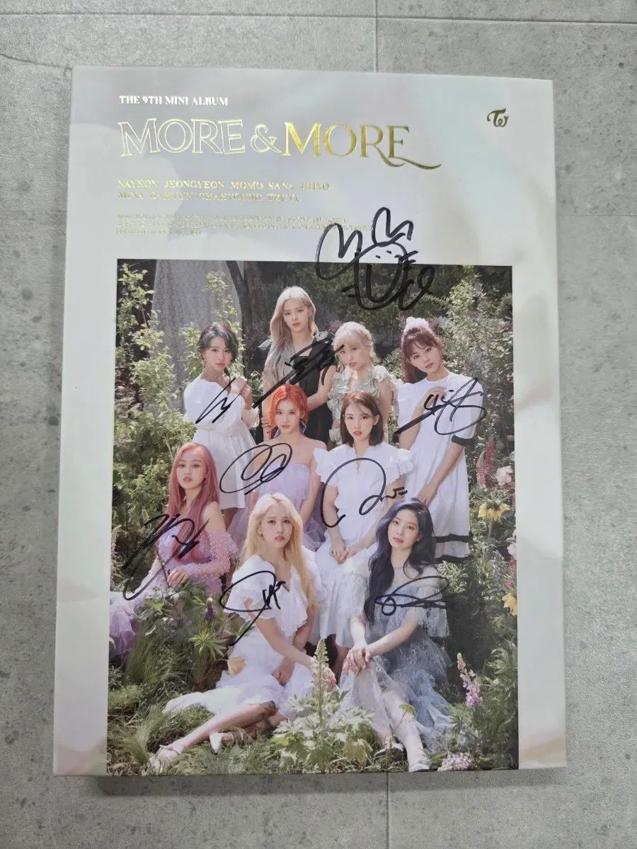 TWICE（トゥワイス） 9th Album サイン入りCD
