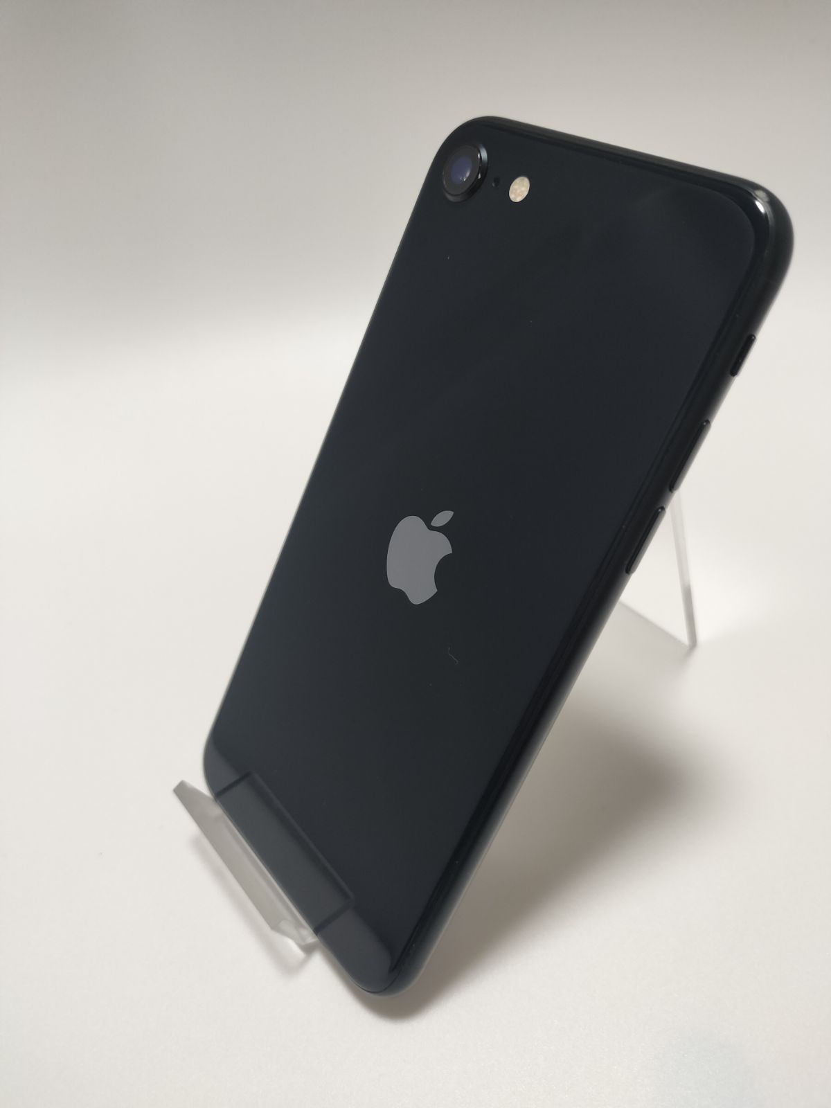 iPhoneSE3 128GB SIMフリー バッテリー84％ 整備保証付き 本体 中古 ミッドナイト 目立った傷や汚れなし 25,110円