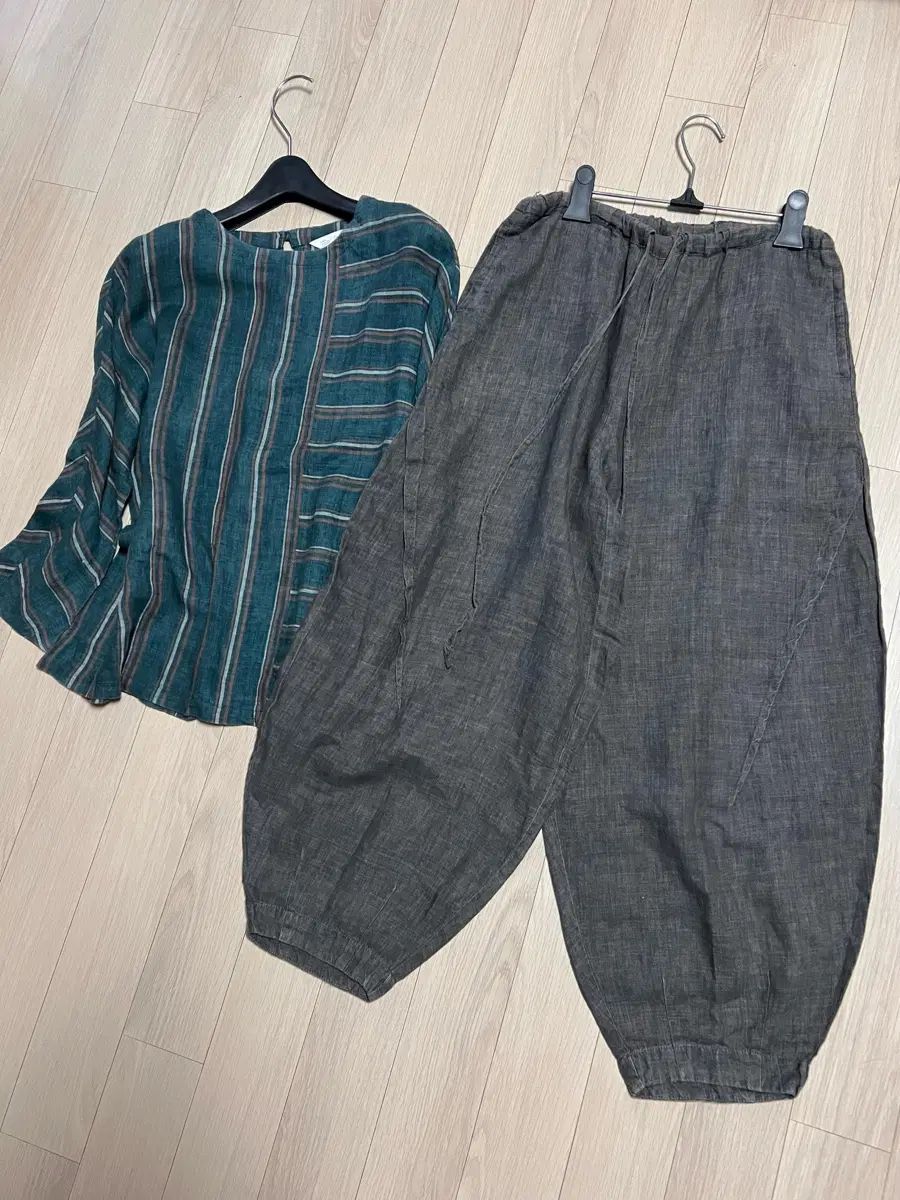イサエ iSAE リネン100% カーヴィー パンツ ピーチ ワイド パンツ ワイドパンツ チャコール グレー ブラウン 회갈색 夏