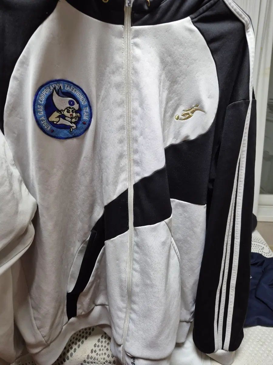 晃牙ス トレーナー フードジップアップ (정영한 選手) 20,822円