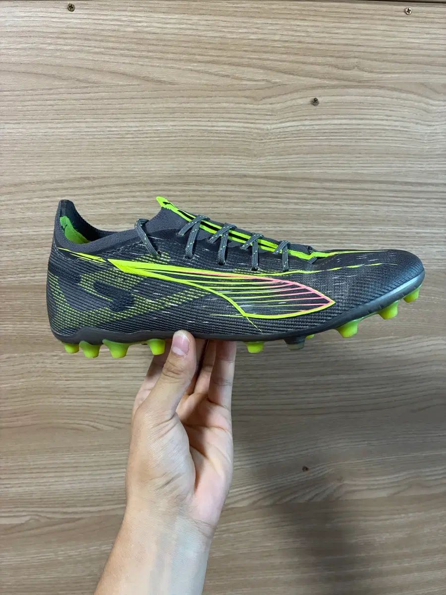 ウルトラ5 アルティメット MG 270 サッカーシューズ 10,438円