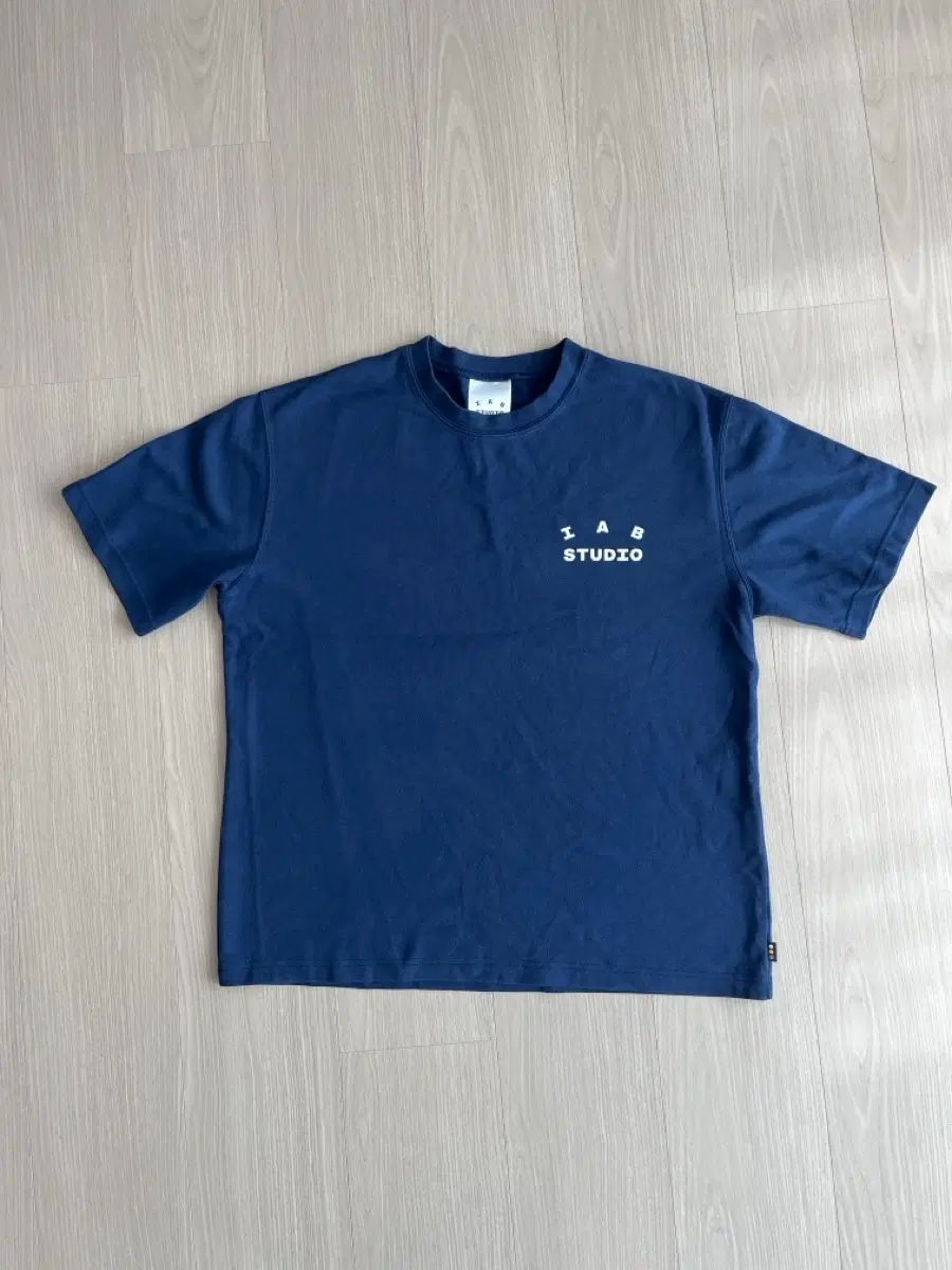 IAB Studio アイエプスタジオ 半袖Tシャツ ネイビー 6,856円