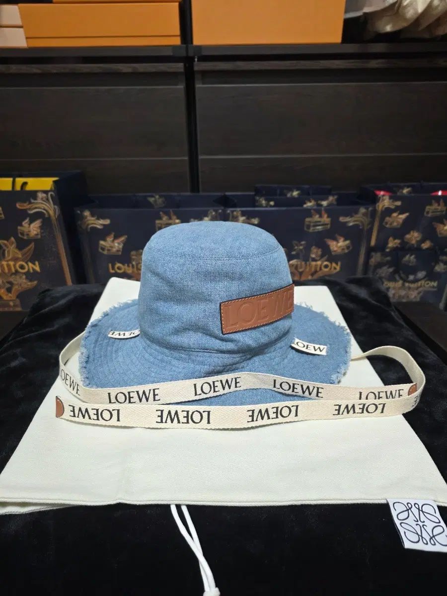 デパート購入 LOEWE Fisherman Bucket Hat BLACKPINK リサ着用 イシヨン着用 イシヨン 帽子