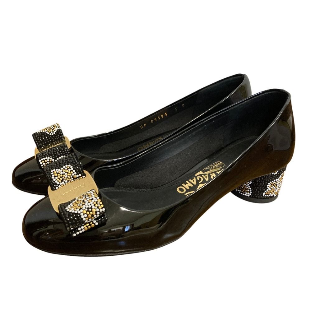 良品 Salvatore Ferragamo サルヴァトーレフェラガモ IVREA ヴァラリボン パテントレザー パンプス サイズ5D 22.5cm相当 ブラック レディース 古着 中古 USED