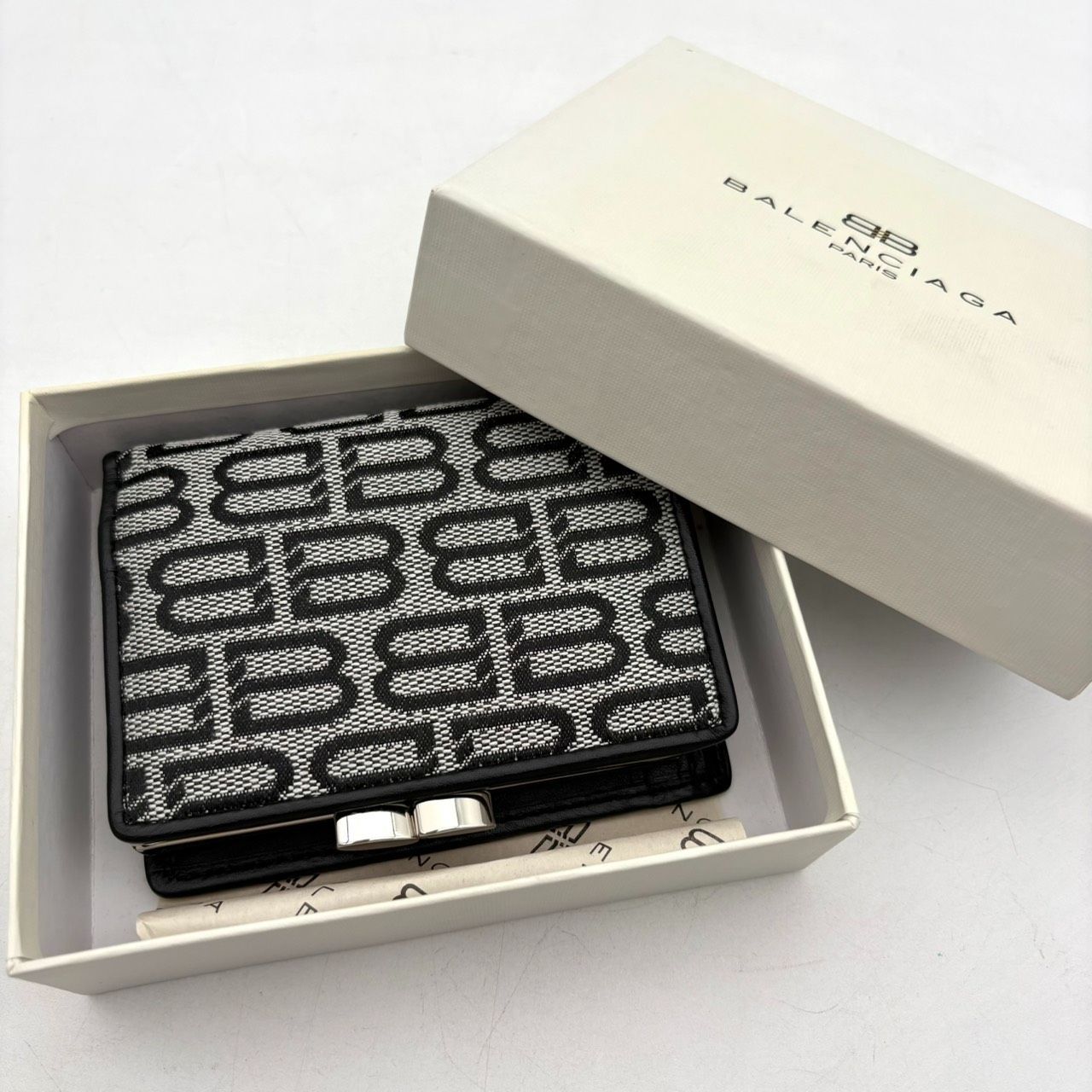 【未使用品・箱付き】BALENCIAGA バレンシアガ BB柄 モノグラム がま口 二つ折り財布 パスケース付き がま口財布 キャンバス×レザー