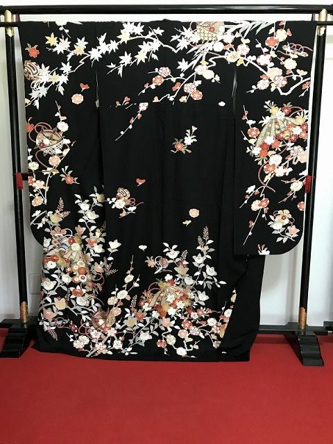 【中古】Lサイズ 振袖 正絹 黒地に枝花模様