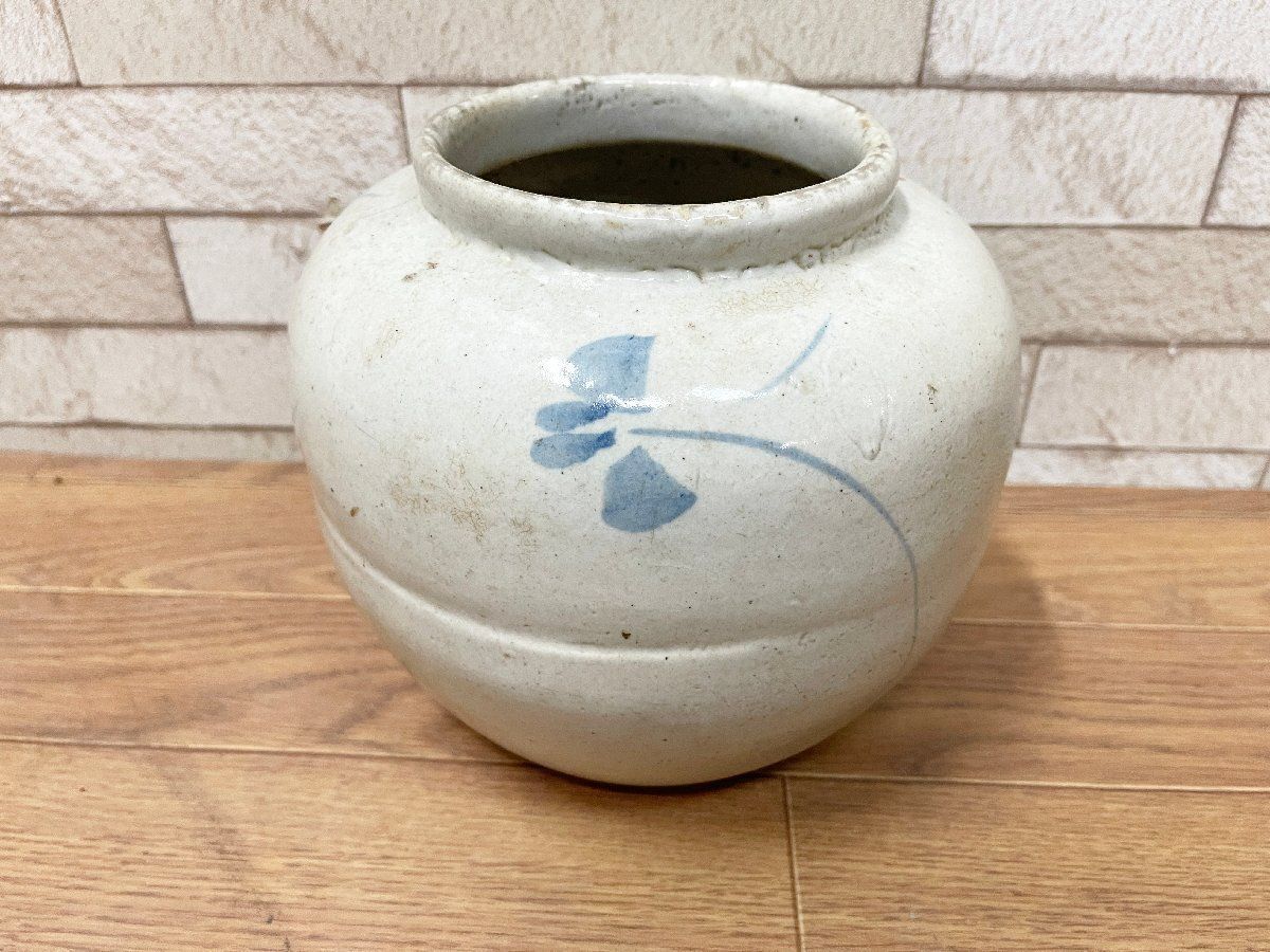 ▼韓国文化財管理局シール付 李朝染付壺 草花文 丸壺 朝鮮古美術 李朝時代 青花 提灯壺 高麗 白磁 時代壺 フラワーベース(他1577)