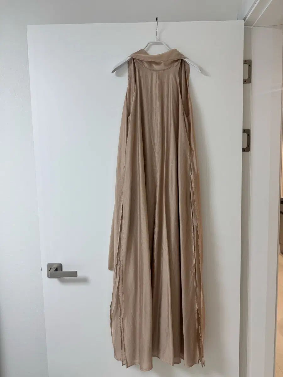 シルキーホルターネック ドレス
