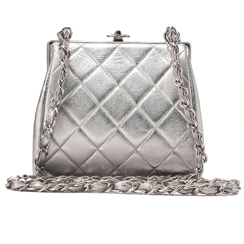 CHANEL 　ラムスキン　マトラッセ　がま口　チェーンショルダー　シルバー（シルバー金具）レディースバッグ　ブランド【中古】【送料無料】 125,000円