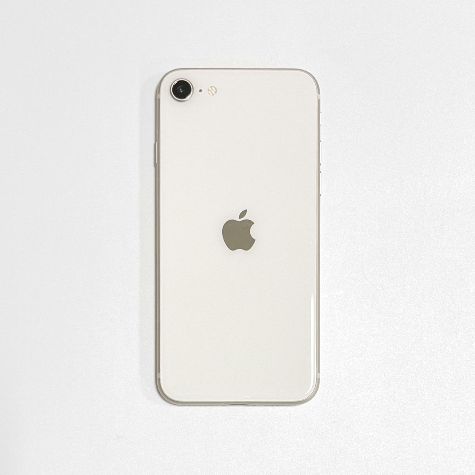 【中古】iPhoneSE3 64GB バッテリー79％(劣化) スターライト docomo 本体 iPhoneSE 第3世代 [1852]
