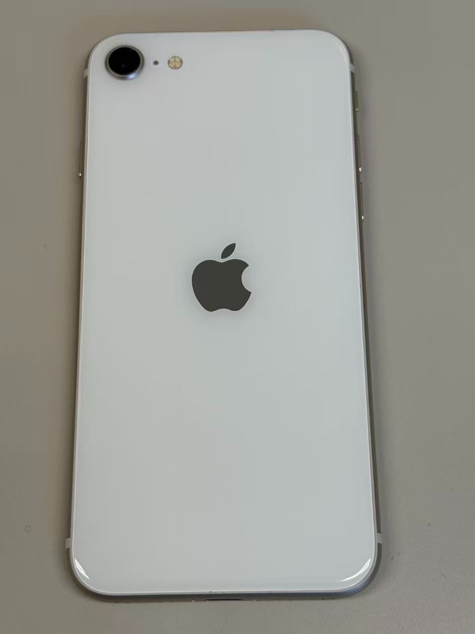 新品同様品 電池99%SIMフリー iPhone SE(第3世代) 64GB　スターライト