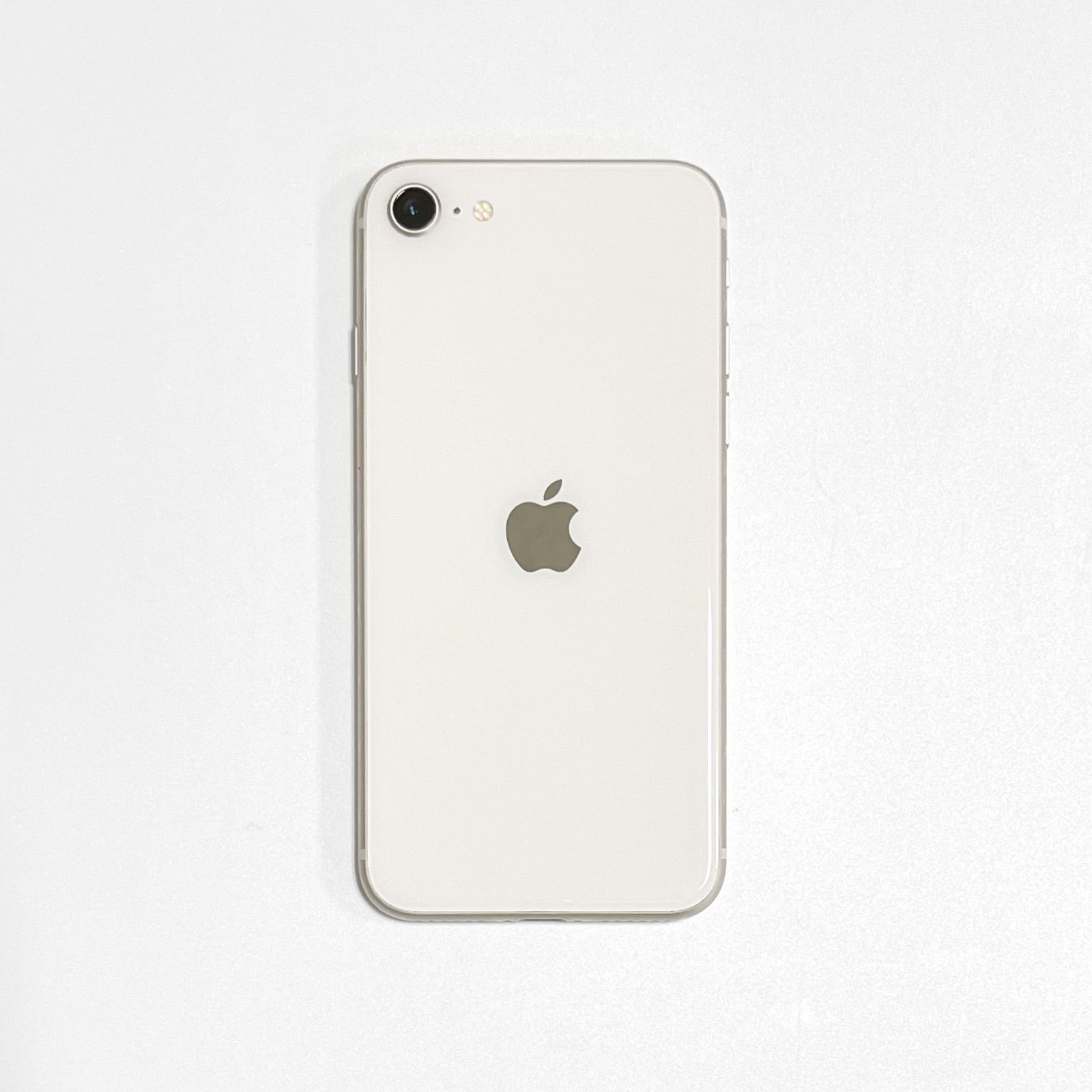 【中古】iPhoneSE3 64GB バッテリー80％ スターライト docomo 本体 iPhoneSE 第3世代 [2187]