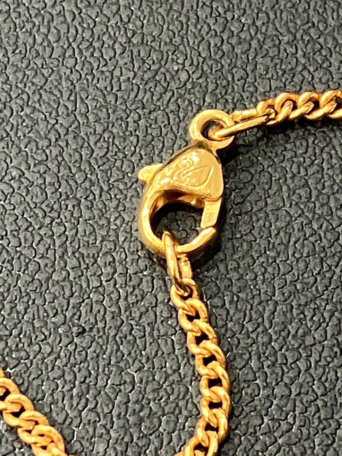 https://assets.mercari-shops-static.com/-/large/plain/2JV3TELr9yuimkkyUWNzHT.jpg@jpg