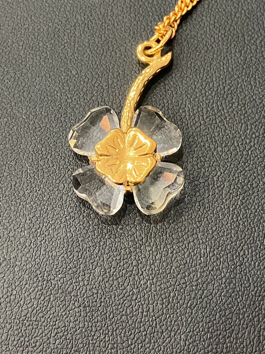 https://assets.mercari-shops-static.com/-/large/plain/2JV3TEQqHtRkLrQ7Er26LX.jpg@jpg