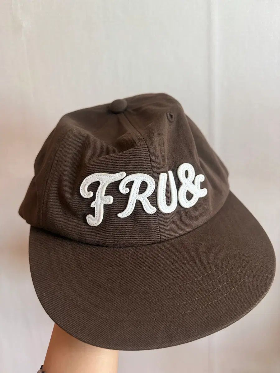 防弾 뷔 ヴィ(V・テヒョン・テテ) フルーアンド fru& スティッチ ロゴ キャップ (帽子) 5,814円