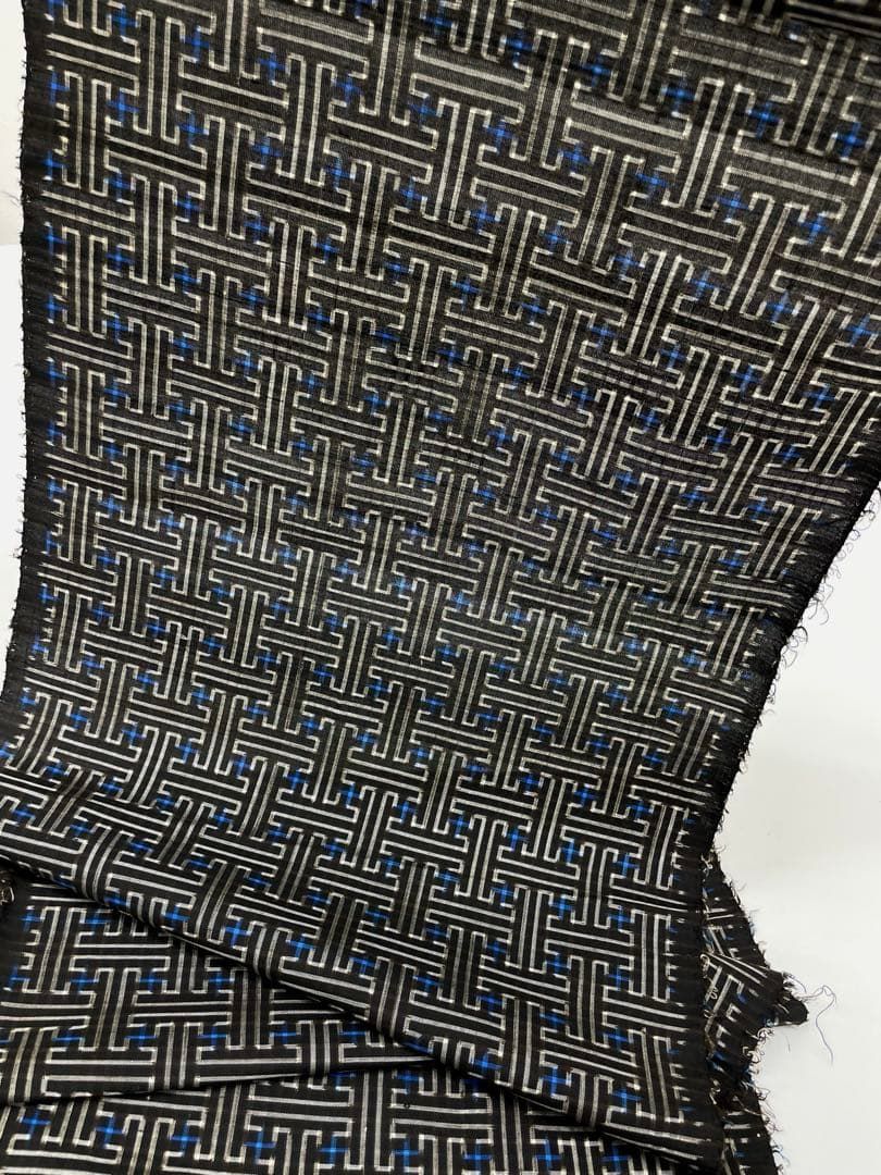 本場奄美大島紬 秋名バラ柄 通産大臣指定伝統的工芸品 正絹 反物 T9726