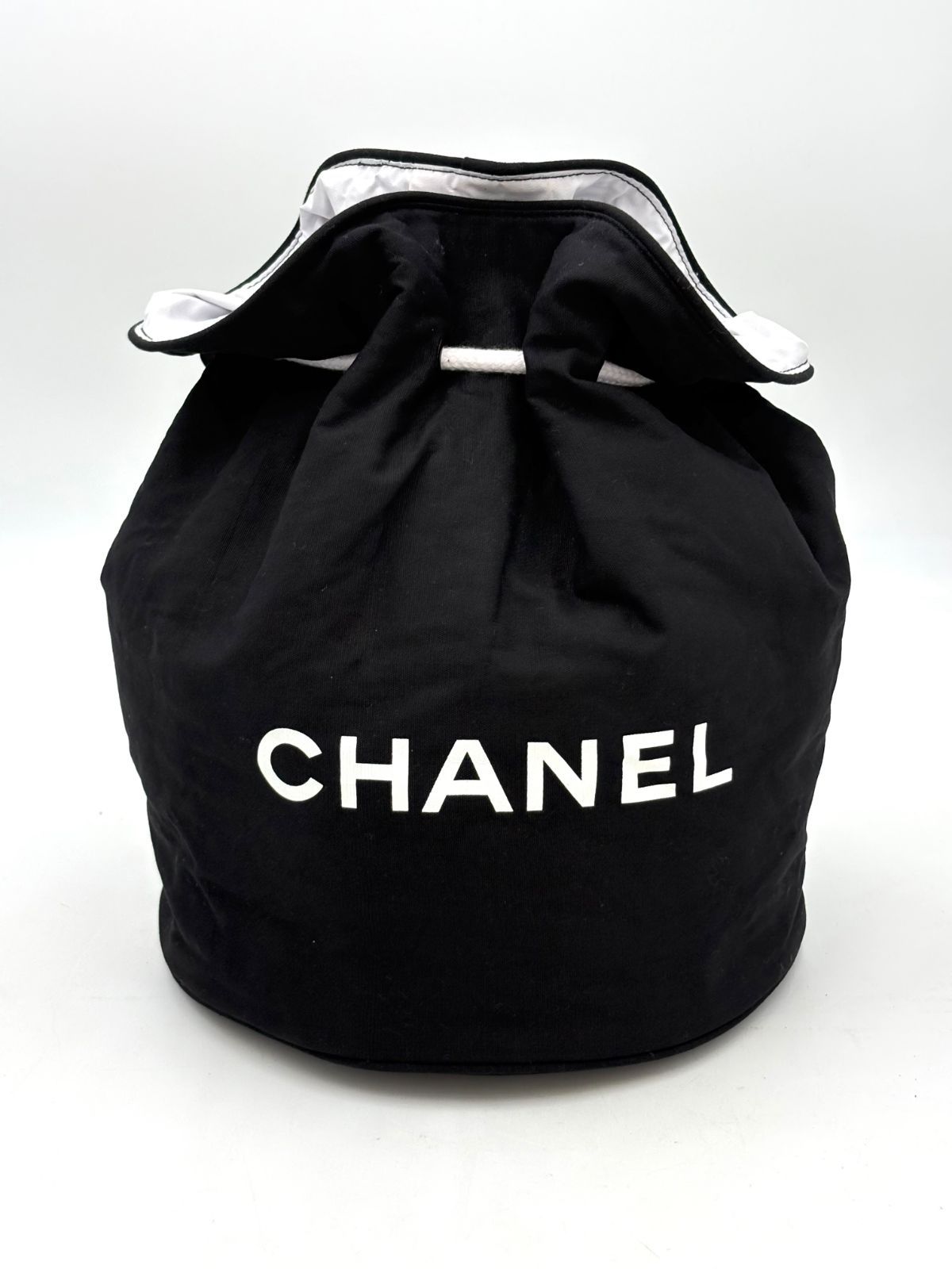シャネル　CHANEL　黒　ノベルティ　プールバッグ　巾着バッグ　ショルダーバッグ