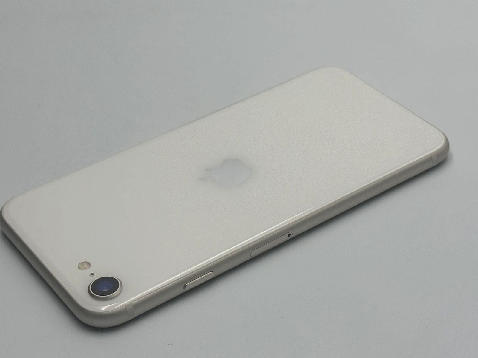 【中古C】iPhone SE 3 64GB スターライト SIMフリー 白ロム 【中古C】iPhone SE 3 64GB スターライト SIMフリー 白ロム