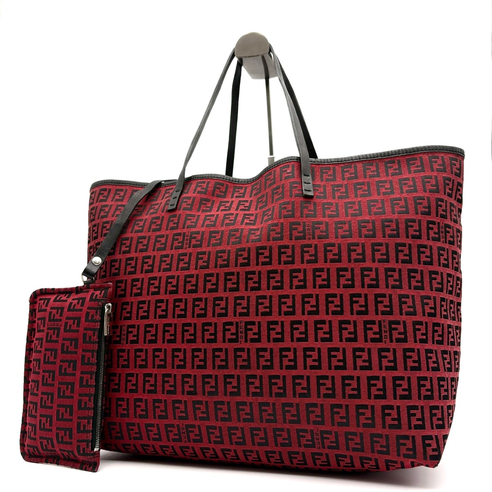 極美品 フェンディ FENDI ズッキーノ FF柄 トートバッグ ポーチ付き キャンバス レザー レッド 赤 軽量 大容量 肩掛け 夏休み お盆 帰省 シルバーウィーク 敬老の日 秋 ハロウィン 七五三 ギフト プレゼント