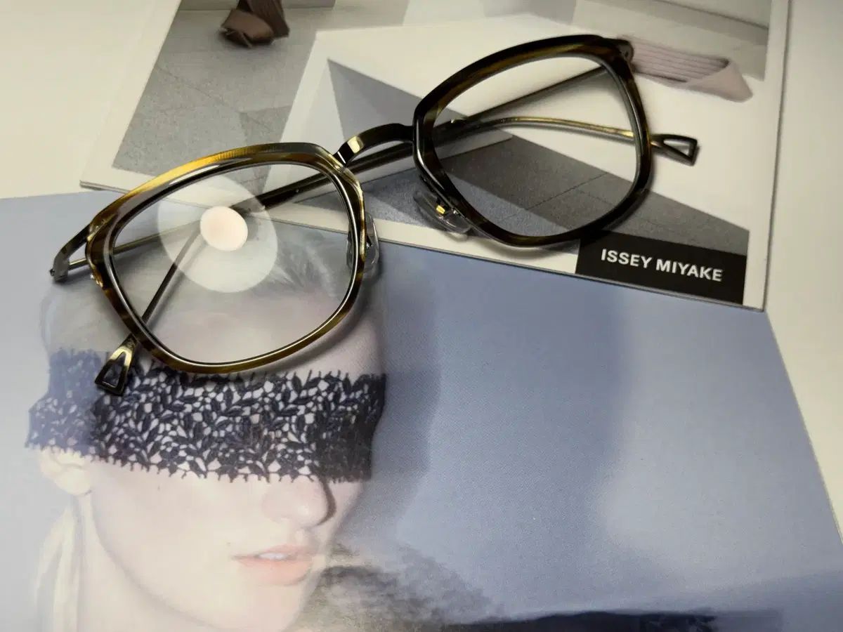 金子眼鏡 x ISSEY MIYAKE PENTAGON（ペンタゴン） S Starship Square スタシ チタン メガネ 0245