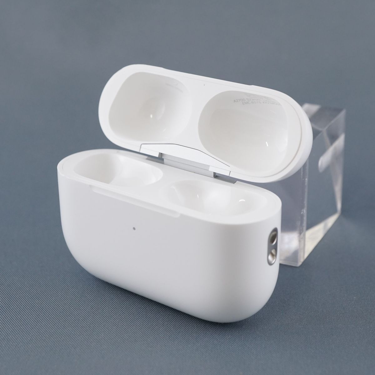 Apple AirPods Pro 2 Charging Case Only USED Good Condition 2nd Generation Wireless Earphones MagSafe Charging Case Lightning MQD83J/A Complete Item KR V0066