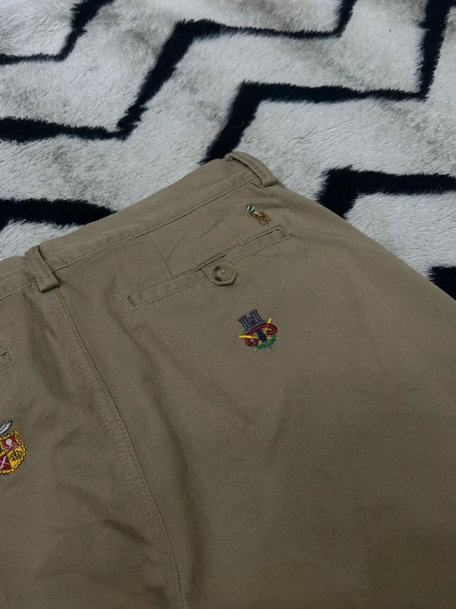 30 POLO RALPH LAUREN マルチ エンブレム 刺繍 チノ パンツ