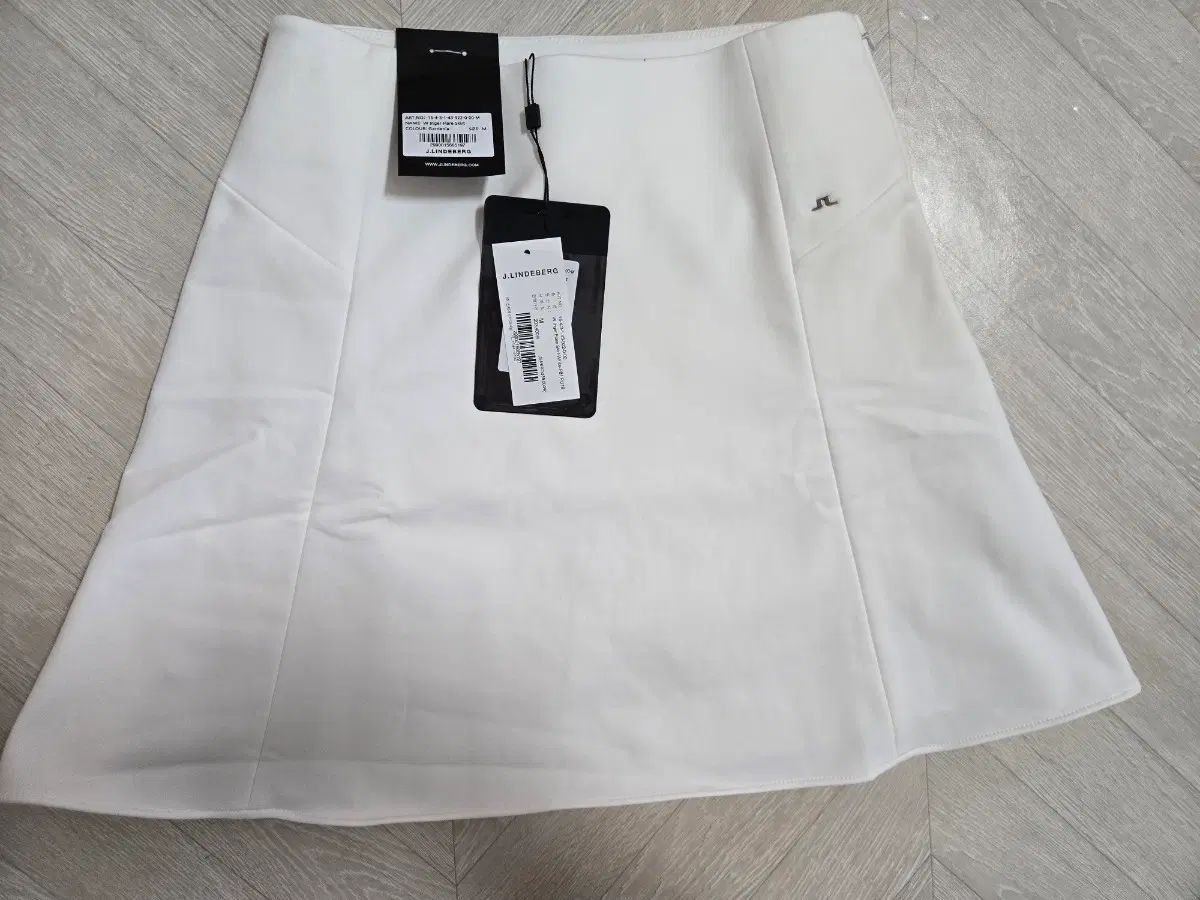 新品 J.LINDEBERG(J.リンドバーグ) レディース ゴルフ スカート 白 出品