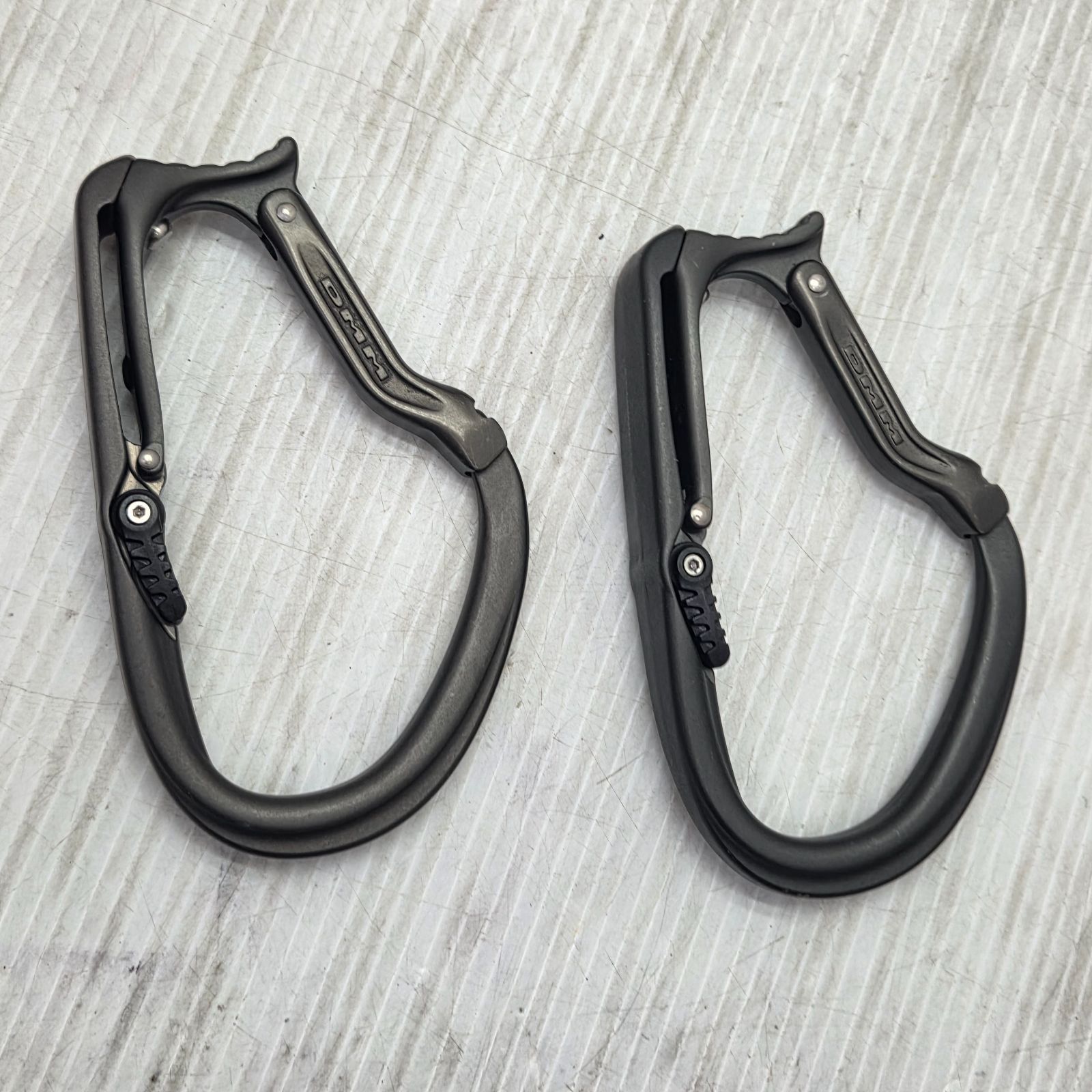 88 S06098 DMM メガボールト マッドグレー カナビラ 2セット クライミング スポーツ