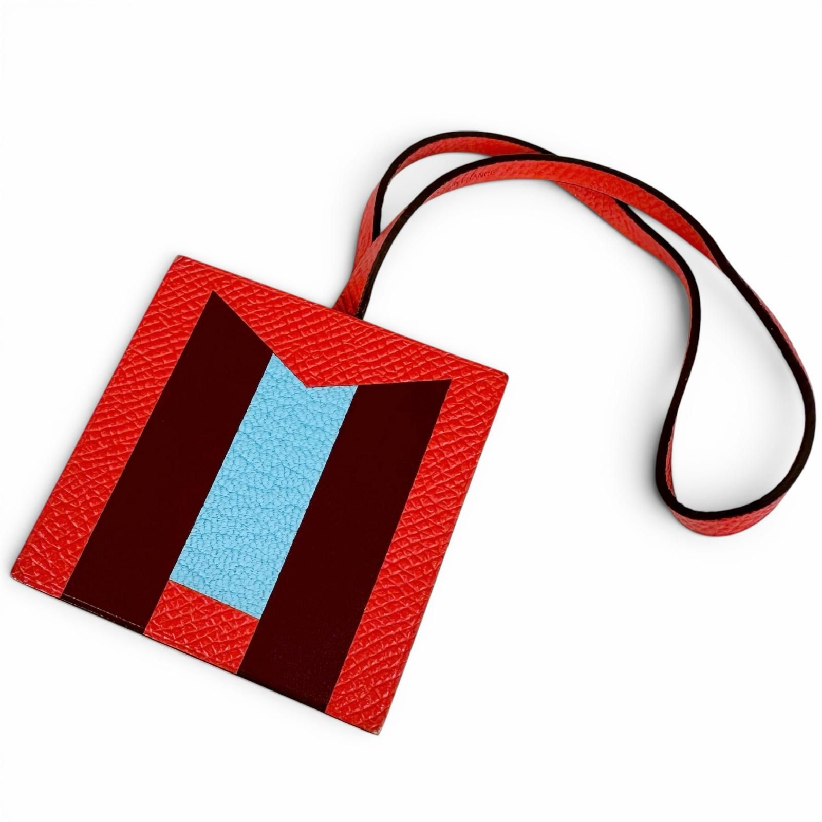 美品▲HERMES エルメス レトル・オ・カレ イニシャル M ヴォーエプソン シェーブルミゾル バッグ チャーム レッド ブルー 仏製 レディース 22,680円