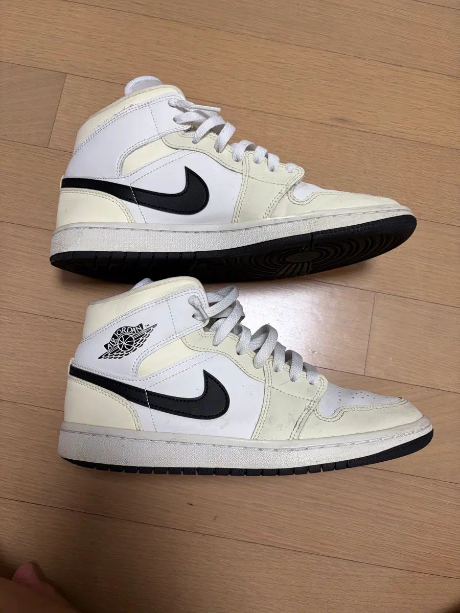 260 NIKE エアジョーダン1 ミッド ココナッツ ミルク 6,237円