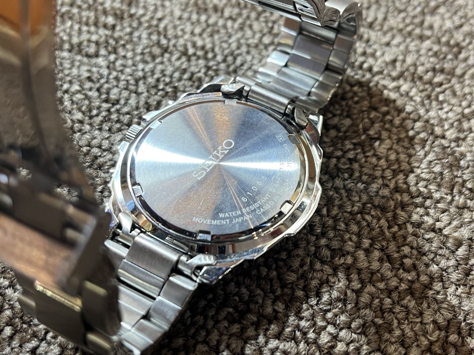 ▽SEIKO　セイコー　 腕時計　 クオーツ式　クロノグラフ　SND411P1　シルバー　グリーン文字盤 　稼働品 11375