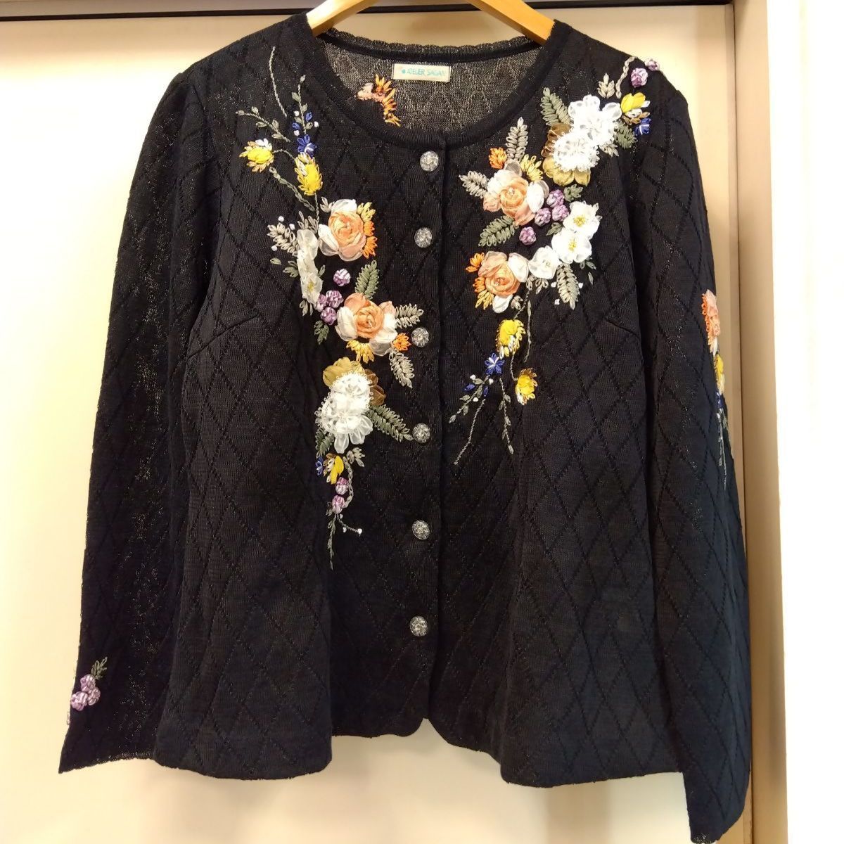 M7 アトリエ・サガン ATELIER SAGAN カーディガン ネイビー 本体麻100% 日本製 フラワーレースアップリケ レース刺繍 定価税込￥88,000