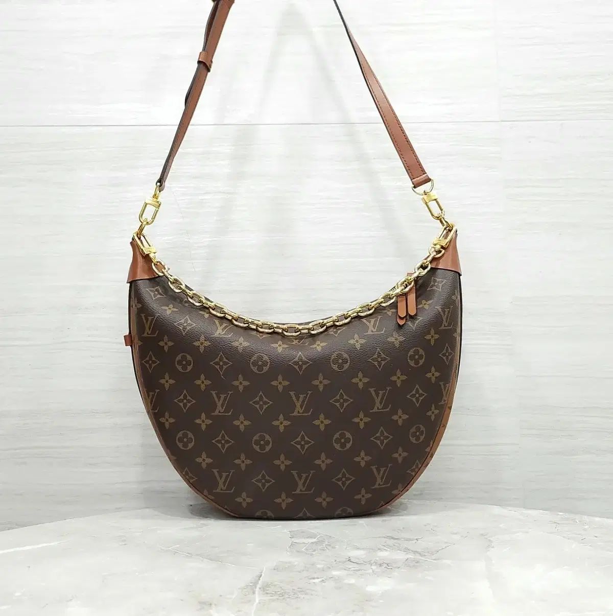 ルイヴィトン モノグラム ループ HOBO BAG M46311 156,894円