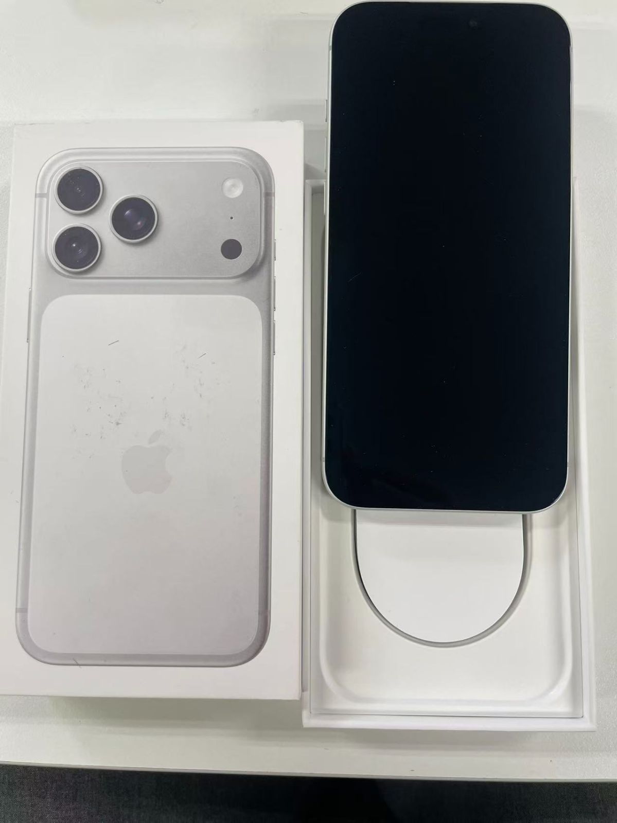 中古】iPhone 17 Pro Max 512GB シルバー バッテリー100% SIMフリー