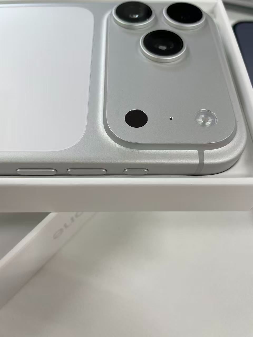 中古】iPhone 17 Pro Max 512GB シルバー バッテリー100% SIMフリー