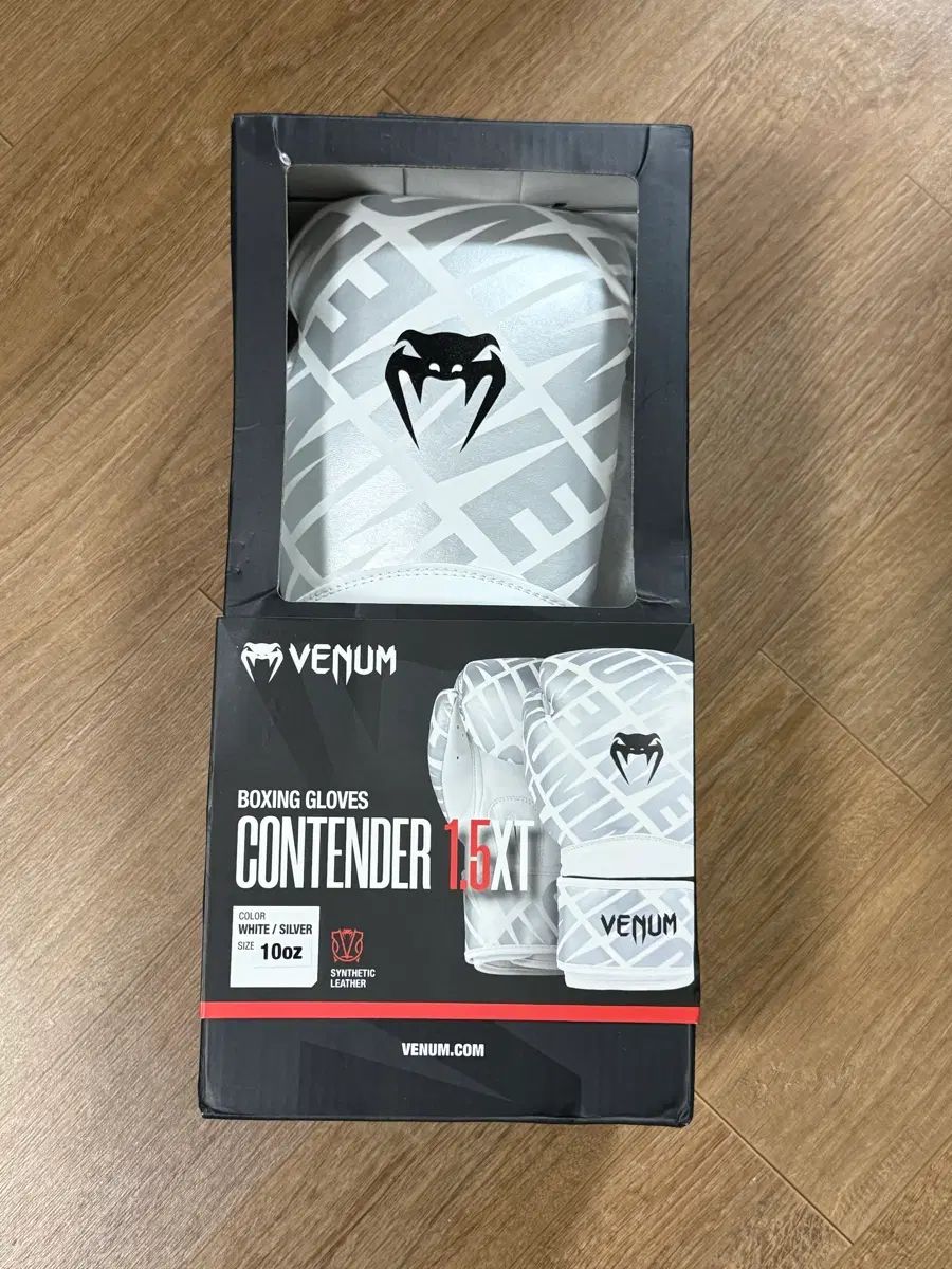 未開封) VENUM ヴェナム 白 シルバー 1 5XT ボクシンググローブ ムエタイ 10オンス