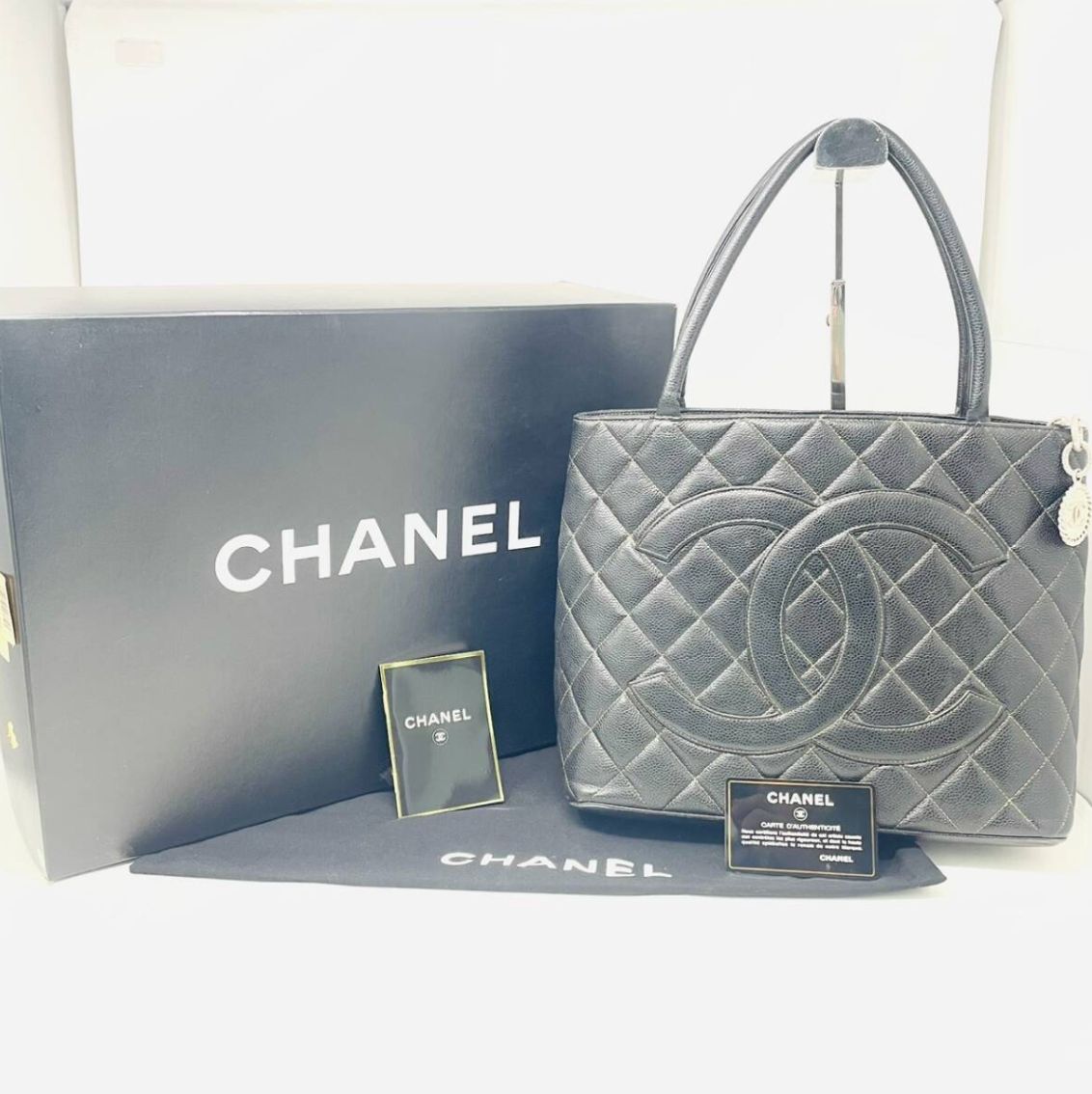 【❗️✨定番人気モデル✨❗️】CHANEL 復刻トート メダリオン キャビアスキン ココマーク ギャランティ・箱付✨簡易清掃・動作確認済❗️