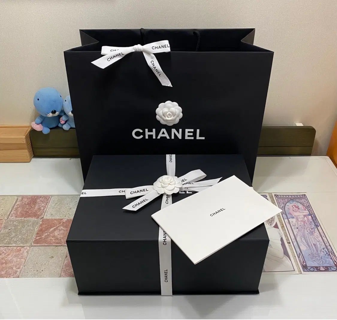 CHANEL　バッグ用空箱　マグネット　リボン&カメリア　約21x31x12cm シャネル マグネットボックス(41x30 5x17 5)+バインダー リフィル+