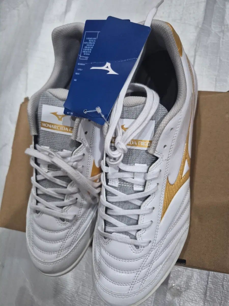 ミズノ モナルシーダ NEO サラ PRO TF サッカーシューズ 白 GOLD