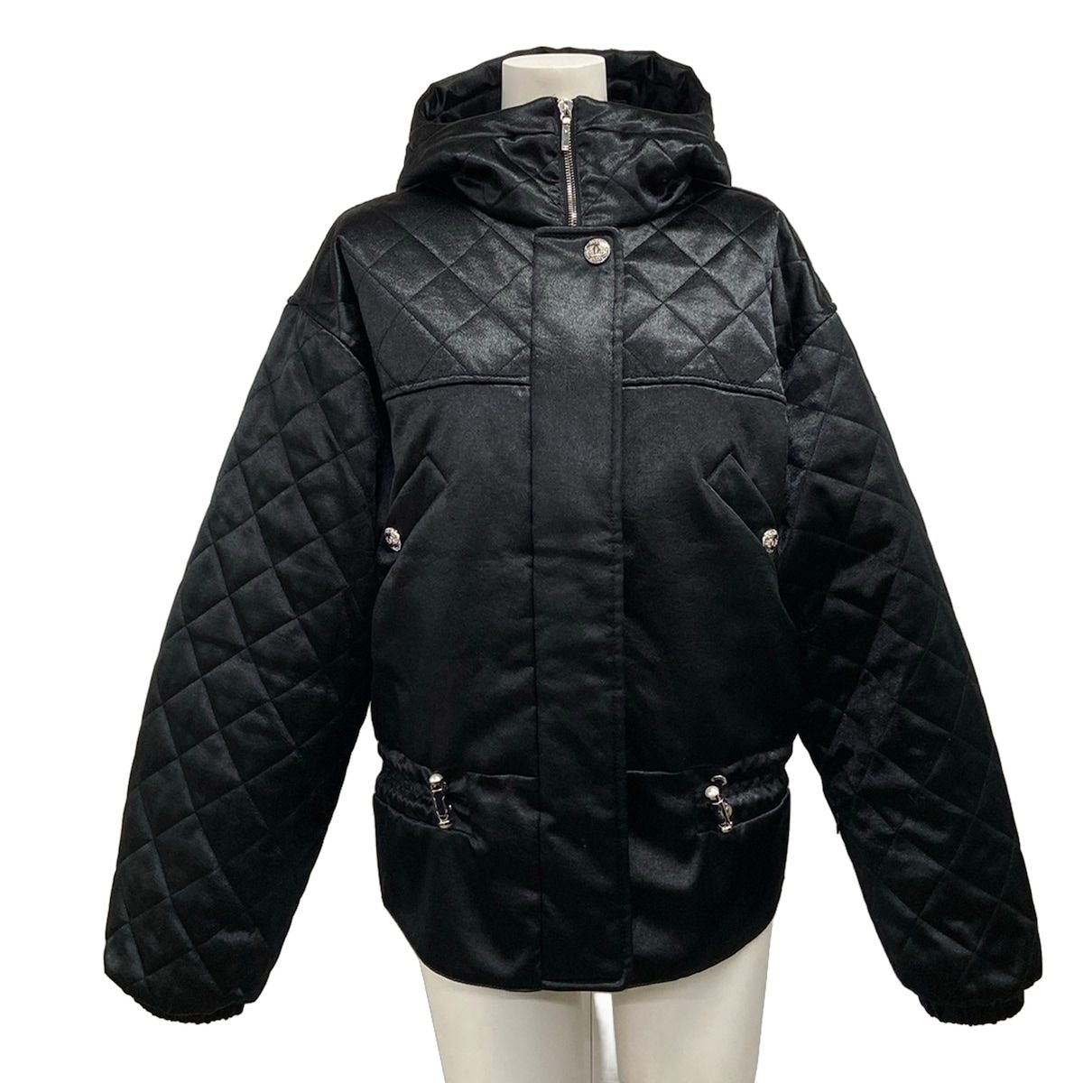 CHANEL(シャネル) ブルゾン サイズ36 S レディース美品 - P74342 黒 ココネージュ/中綿/ココマークボタン/ラインストーン/2023年/秋/冬 287,910円
