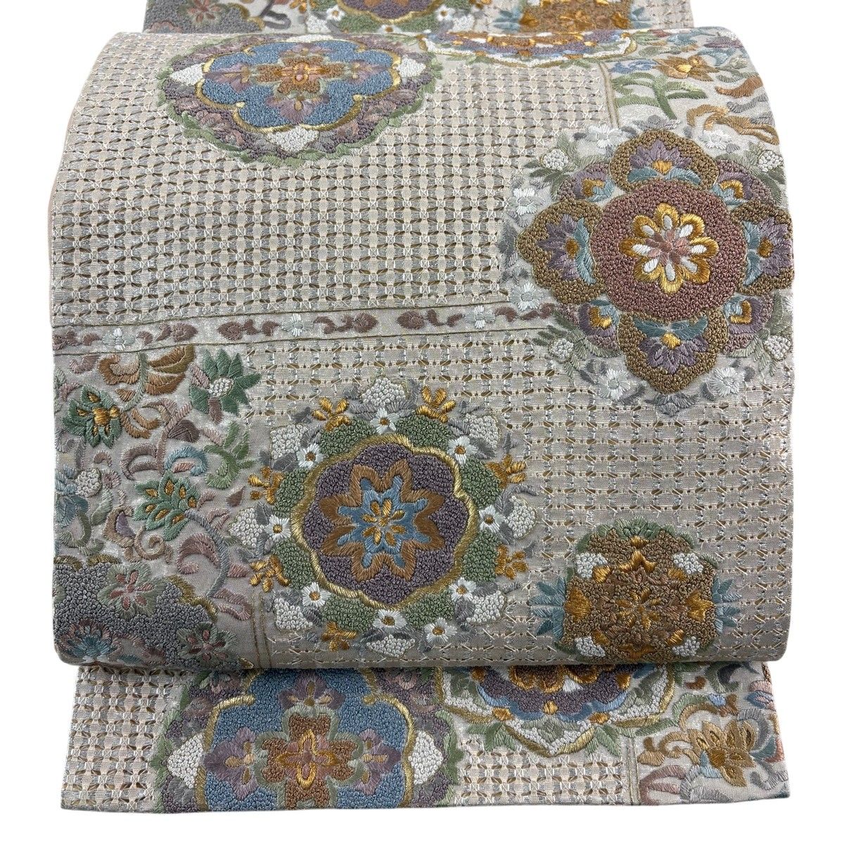 袋帯 逸品 華文 草花 金糸 刺繍 ベージュ 六通 正絹 【中古】 38,220円
