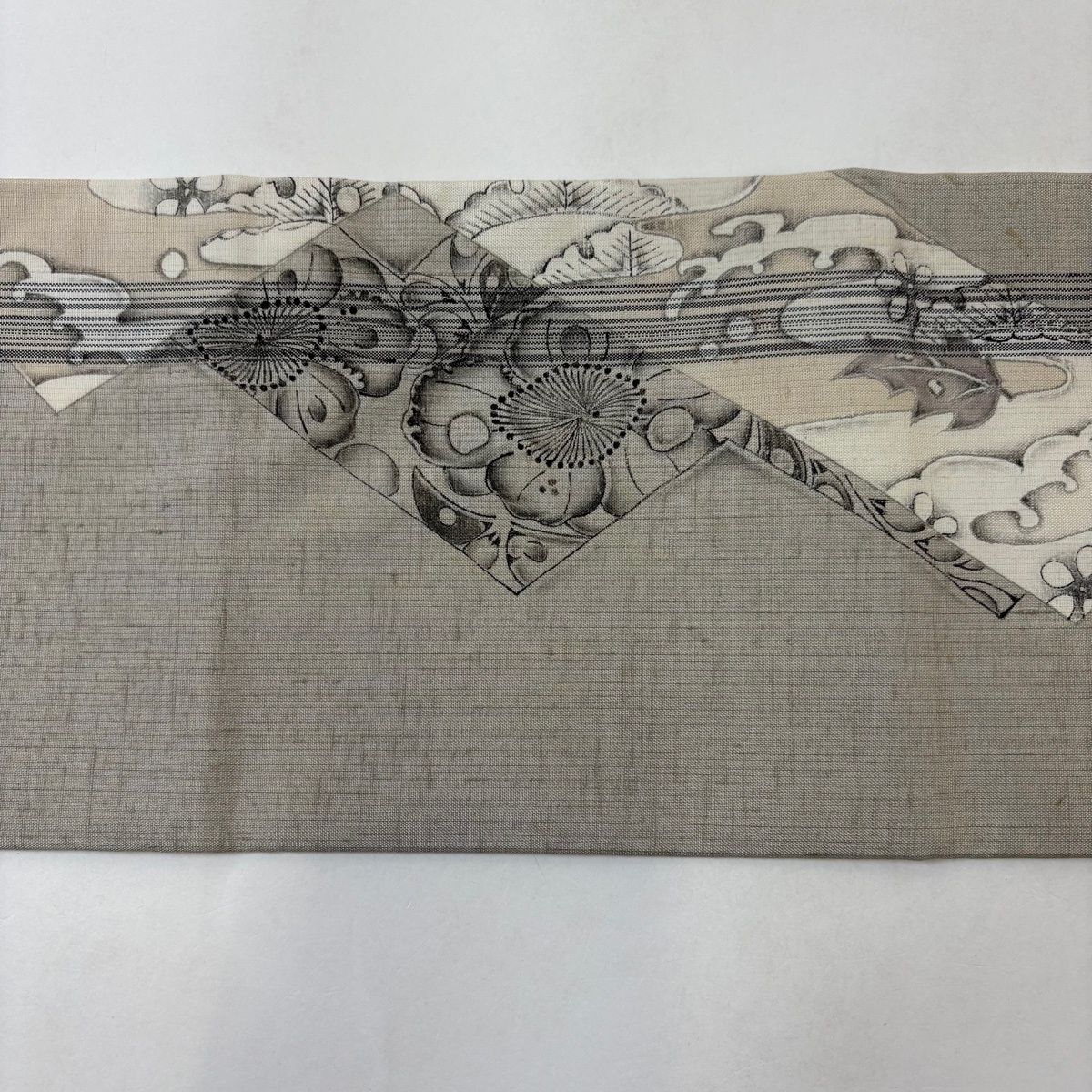 名古屋帯 名品 大脇一心 落款 紬地 草花 波頭 灰茶 正絹 【中古】