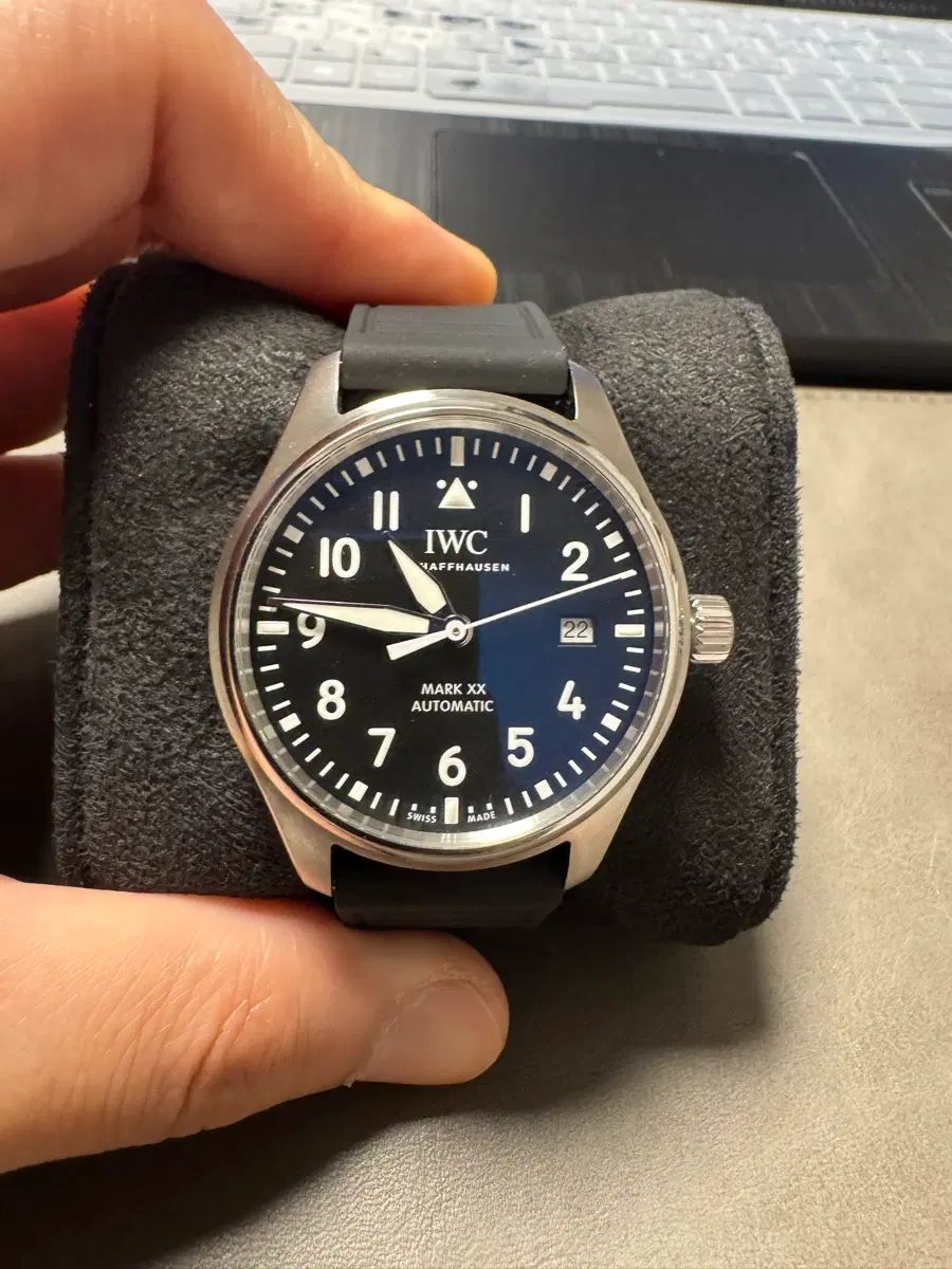 IWC マーク20 黒文字盤 ブレス バージョン 出品 430,403円