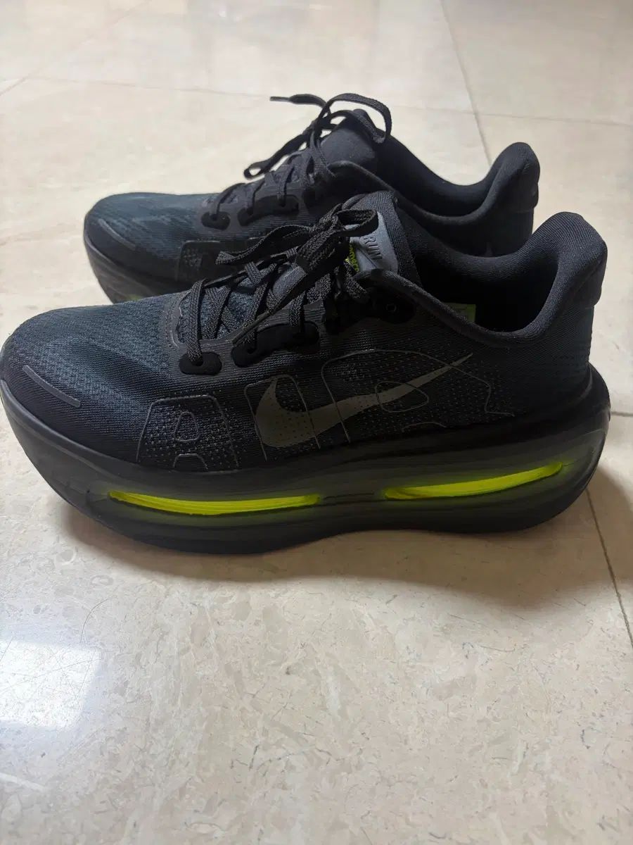 260 NIKE ボメロ プレミアム ブラック アイアン グレー