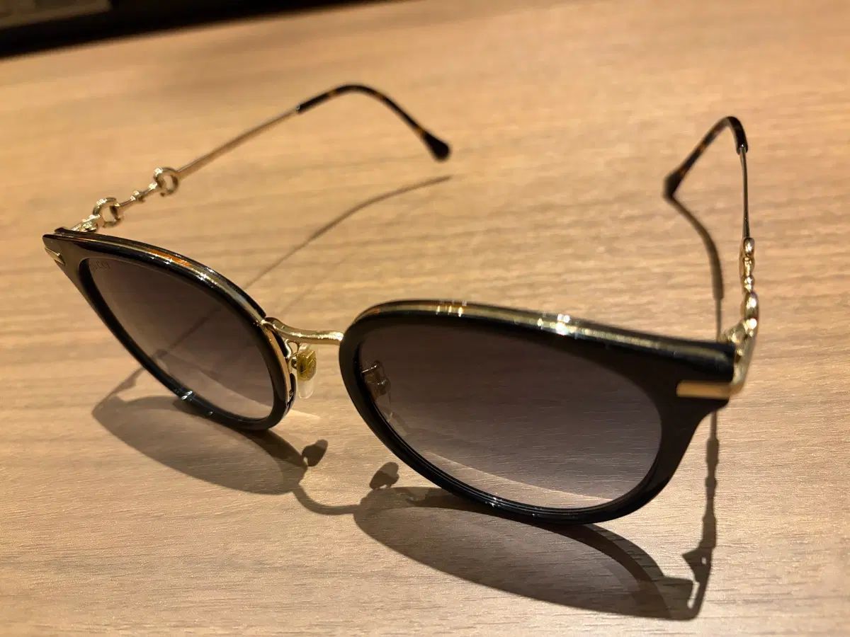 グッチ ホースビット サングラス 17,064円