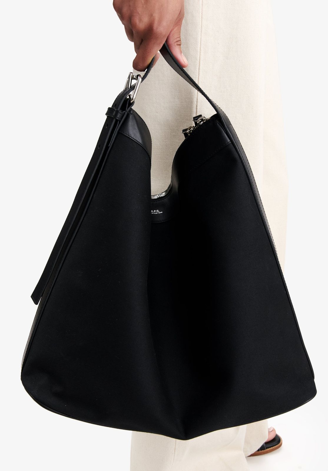 【新品・最安値】A.p.c. Vera maxi biker NOIR 正規品 ハンドバッグ 44,400円
